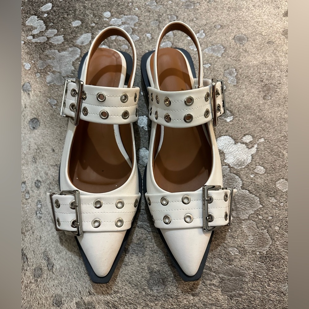 Buckle Flats